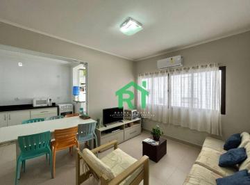 Sala · Apartamento à beira mar com 2 quartos, 1 vaga à venda no Tombo, Guarujá