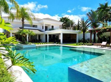 Casa · 664m² · 4 Quartos · 6 Vagas · Casa frente praça à venda no Jardim Acapulco em Guarujá.