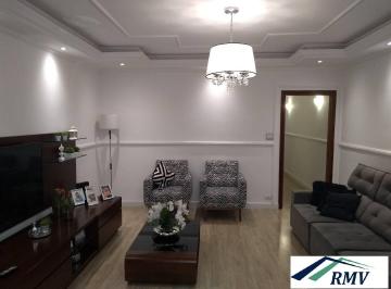 Casa · 198m² · 3 Quartos · 4 Vagas · Casa térrea no Centro de São Bernardo.