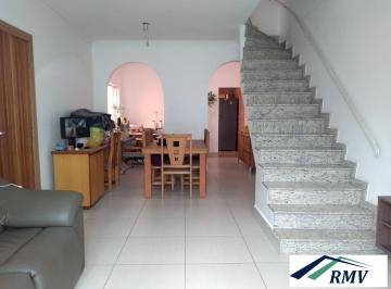 Casa · 198m² · 3 Quartos · 2 Vagas · Sobrado no Nova Petrópolis por R$ 580.000,00, excelente localização.