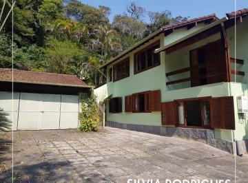 Casa en Venda de 5 quartos Castelanea · Vende-se linda casa no bairro Castelânea, em Rua nobre de Petrópolis!