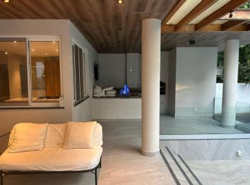 Foto 03 · CASA À VENDA EM ALPHAVILLE I SALVADOR, R$ 4.200.000,00, PISCINA, ÁREA GOURMET, 4 SUÍTES, ARMÁRIOS, C