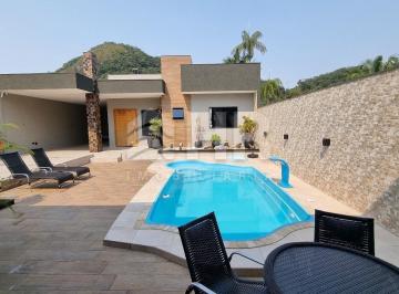 Casa · 207m² · 4 Quartos · 3 Vagas · Casa com 04 dormitórios sendo 01 suíte e 03 vagas