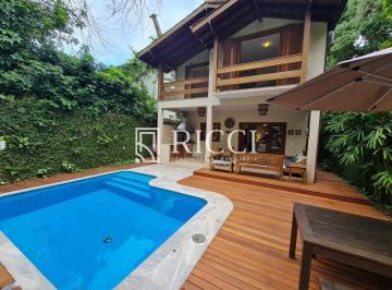 Foto 01 · Casa com piscina em Camburi