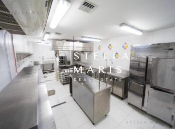 Foto 01 · Casa comercial à venda em Botafogo com estrutura de cozinha industrial montada e equipada. Alta liqu