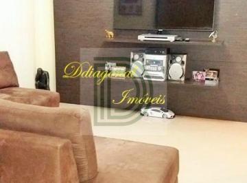 Casa · 170m² · 3 Quartos · 4 Vagas · Sobrado - 3 dormitórios, sendo 1 suíte, 4 vagas de garagem - Jardim Esther.