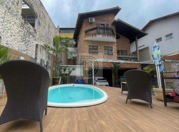 Casa · 180m² · 3 Quartos · 4 Vagas · Sobrado com 3 suites na Granja Viana