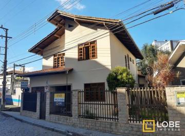 Fachada · Casa com 3 dormitórios e 276m² à venda no centro de Blumenau/SC