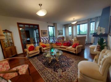 Apartamento · 220m² · 4 Quartos · 5 Vagas · Amplo e confortável em frente à praça