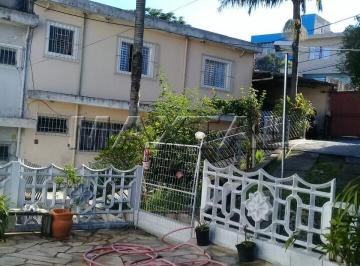 Terreno · 800m² · Terreno na Zona Norte, no Bairro Jardim Peri, sendo 3 Sobrados com 6 Vagas, e 800m² de Área Total.