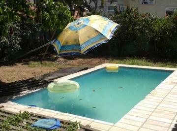 Casa · 200m² · 4 Quartos · 2 Vagas · Casa Bem ampla ótima localização.