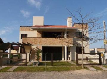 AMR038TERREO · ALUGUEL DE TEMPORADA EM GAROPABA APARTAMENTO TÉRREO 3 DORMITÓRIOS(1 SUÍTE)  100M DA PRAIA, ÁREA NOBR
