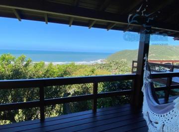 VARANDA  NORTE E LESTE · Alugue Casa de Temporada na Praia da Silveira em Garopaba-SC: 2 Suítes, Visual Deslumbrante, 4 Vagas