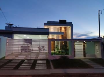 Foto 01 · Casa à venda em Cacoal-RO, no Jardim Europa: 3 suítes, 2 salas, 1 banheiro, 2 vagas, 264m². Venha co