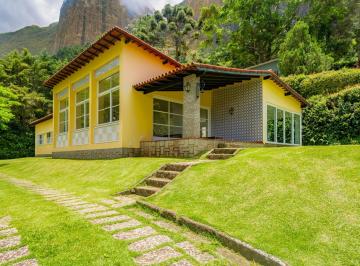 Casa · 264m² · 4 Quartos · 4 Vagas · Casa com 4 quartos em condomínio em Araras, Petrópolis.