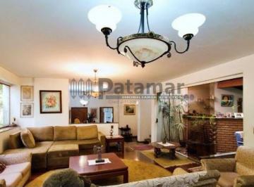 Casa · 600m² · 5 Quartos · 4 Vagas · Casa 5 quartos no Jardim Leonor
