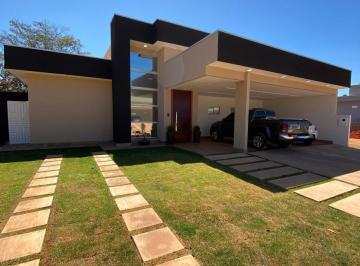 Casa de 3 quartos, Brasília · NOVA, LUXUOSA, 3 SUÍTES COM ARMÁRIOS, CHURRASQUEIRA, 4 VAGAS !!