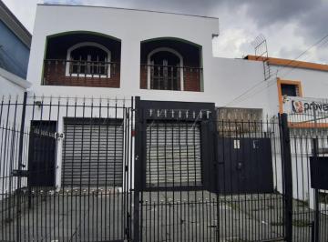 Casa · 300m² · 3 Quartos · 9 Vagas · Casa comercial com 3 quartos, sendo 1 suite, superior e uma loja, 9 vagas para carros parte inferior