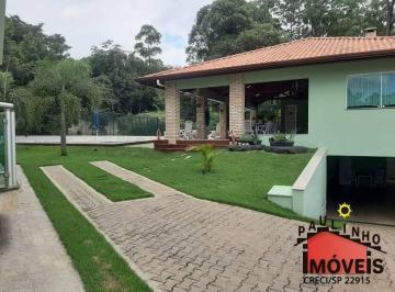 Casa · 3 Quartos · 10 Vagas · Cercada de muito verde!