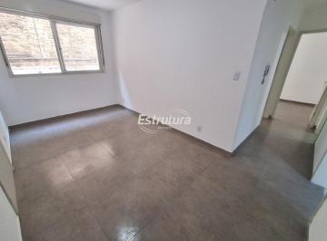 Apartamento · 77m² · 2 Quartos · 1 Vaga · Apartamento central de 2 dormitórios e dependência completa