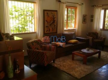 Casa · 395m² · 4 Quartos · 3 Vagas · Ampla casa com 395m² próximo ao centro, com 4 quartos.