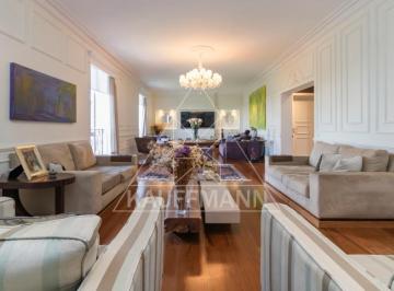 Apartamento · 210m² · 3 Quartos · 2 Vagas · Venha morar de frente de uma praça com muito verde