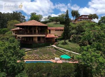 307135fa130a3f8d0b663c603997494f796a19d3 · Casa de alto padrão com muito vidro e madeiramento aparente, 6 suítes, vista indevassável e lazer co