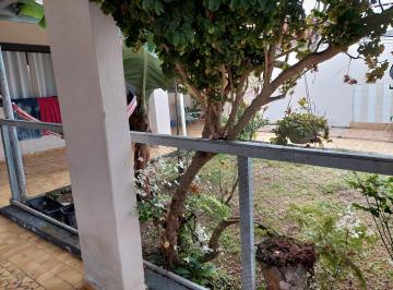 Casa de 3 quartos, Caraguatatuba · Casa muito bem localizada, próximo ao comércio.