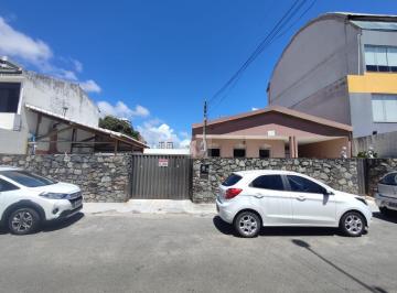 Casa · 300m² · 3 Quartos · 6 Vagas · Casa com 3 quartos sendo 1 suíte disponível para venda em Aracaju