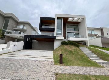f3c60db0a1e740036f4c9332c22285fa052f64e5 · Casa com 4 suítes de alto padrão no Urbanova!