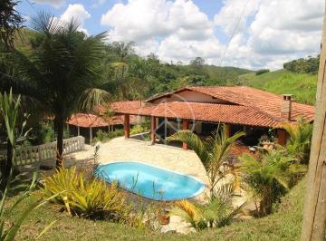 Foto 01 · Granja com terreno amplo, 2 casas, piscina, lago e área gourmet no condomínio Pedra Branca!