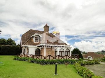 Casa · 297m² · 5 Quartos · 1 Vaga · OPORTUNIDADE!! Casa em condomínio fechado