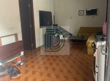 Casa · 220m² · 4 Quartos · 8 Vagas · Sobrado grande, totalmente isolado, precisando de reforma.