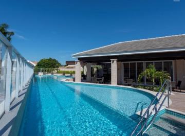 Casa · 343m² · 4 Quartos · 2 Vagas · Ampla casa com 4 suítes - Condomínio fechado - Mata da Praia, Vitória/ES.