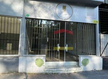 Comercial · 38m² · Loja de Rua com 38m² de área útil pé direito auto aceita todas as formas de locação venha conhecer .