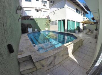 Casa · 180m² · 3 Quartos · 2 Vagas · Casa com piscina à venda em Balneário Camboriú