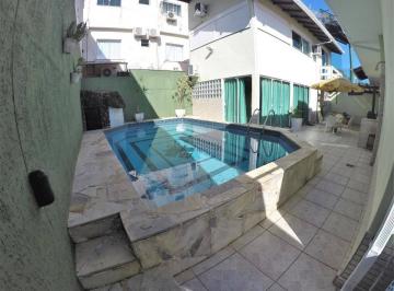 Casa · 180m² · 3 Quartos · 2 Vagas · Casa com piscina à venda em Balneário Camboriú
