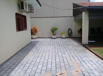Casa · 234m² · 5 Quartos · 2 Vagas · Casa Térrea - Bairro Jardim Vieira.