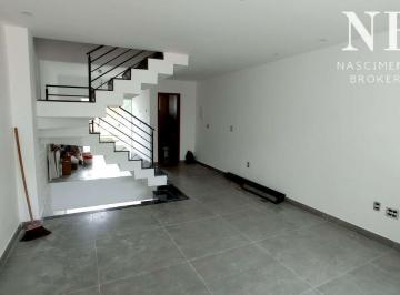 Casa · 200m² · 3 Quartos · 1 Vaga · Casa com 3 Quartos e 4 banheiros à Venda, 200 m² por R$ 489.000