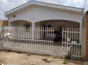 b1daf0acfb0e44ddbea70c82c9fca05c.jpg · Casa para Venda em Uberlândia/MG - 3 Dorm. 200 m2 Área Útil
