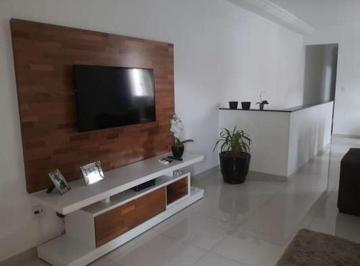 Casa · 210m² · 3 Quartos · 2 Vagas · Casa em Rua Duque de Caxias - Campo Grande - Santos/SP