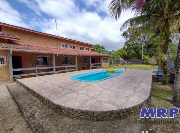 Foto 01 · Casa em Ubatuba, na praia do Sapê. Casa com piscina. Tem escritura.