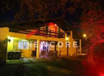 Casa · 260m² · 5 Quartos · 5 Vagas · Casa em Estrada Geral - Praia Ferrugem - Garopaba/SC