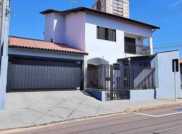 a8d3016e8dd07136d5524d91a0d4144f14a3ad7f · Sobrado com 4 dormitórios à venda, 300 m² por R$ 900.000,00 - Centro - Botucatu/SP
