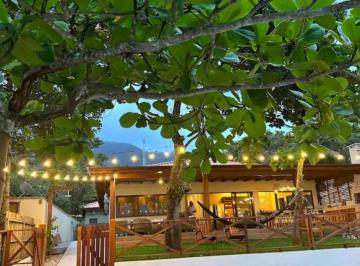 Foto 01 · CASA ORQUÍDEA -PÉ NA AREIA - CASA 6 suítes para até 20 pessoas - (11) 9-9194-5074 WhatsApp. 24h.