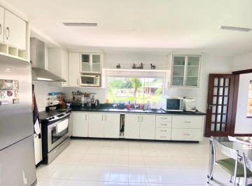 Casa de 6 quartos, Brasília · VENDO LINDA CASA COM ARMÁRIOS LOTE DE 3.533m2 COM ÁREA VERDE!!