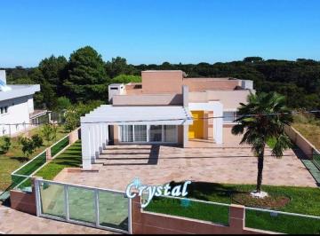 21642410_4.jpg · Casa 3 Dormitórios (sendo 2 Suítes) em local calmo