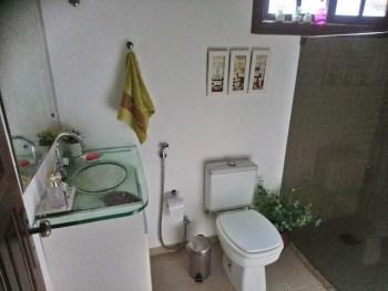 Casa de 5 quartos, Salvador · Casa duplex, frente mar, em condomínio, 5/4, 3 suítes, 6 garagens, piscina e churrasqueira em Itapuã