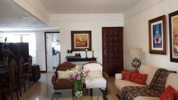 Apartamento · 300m² · 5 Quartos · 4 Vagas · Cobertura duplex super aconchegante e harmoniosa com 5/4, 2 suítes e 4 garagens. Pituba.