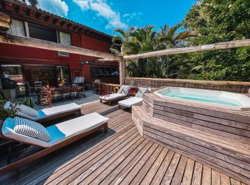 Casa · 431m² · 5 Quartos · 3 Vagas · Espetacular casa em cond. de luxo com praia privativa cristalina